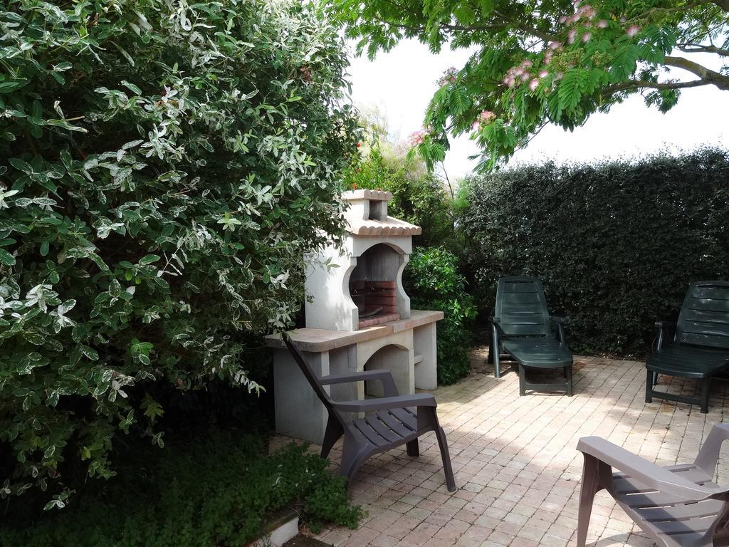 Gite Du Cote De Chez Soann Thaire Exterior photo