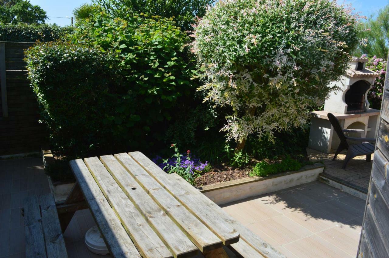 Gite Du Cote De Chez Soann Thaire Exterior photo