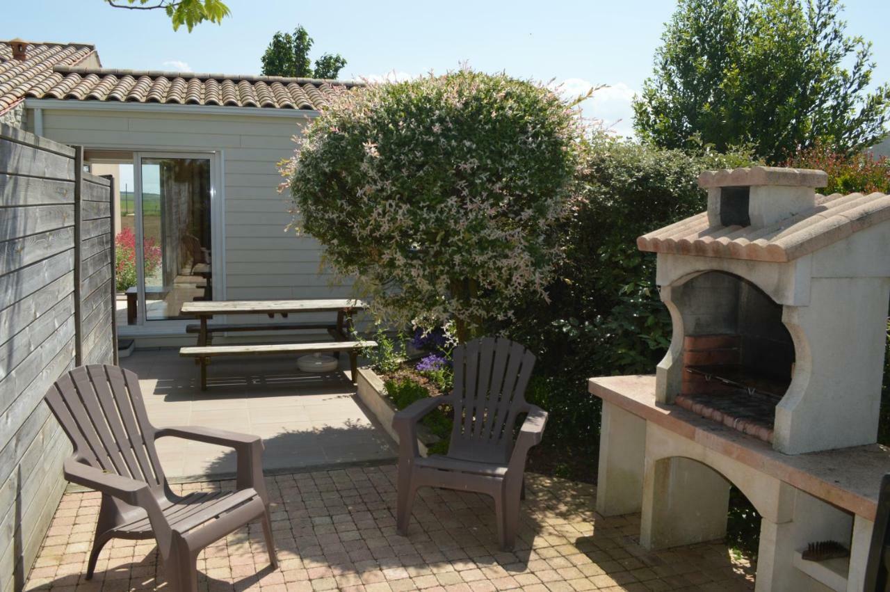 Gite Du Cote De Chez Soann Thaire Exterior photo